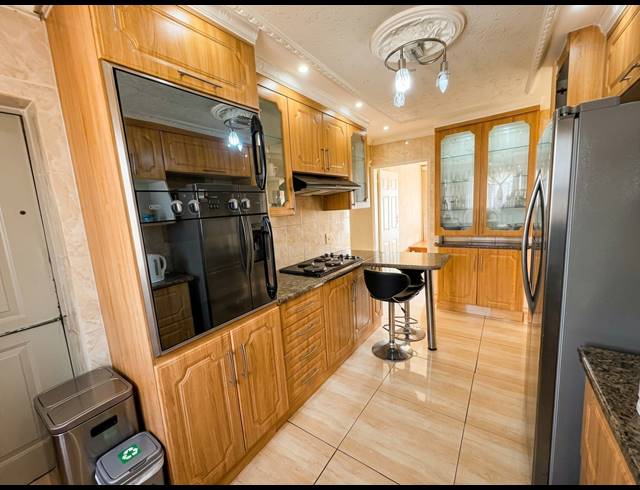 3 BEDROOM HOUSE TO LET IN BEDWORTH PARK